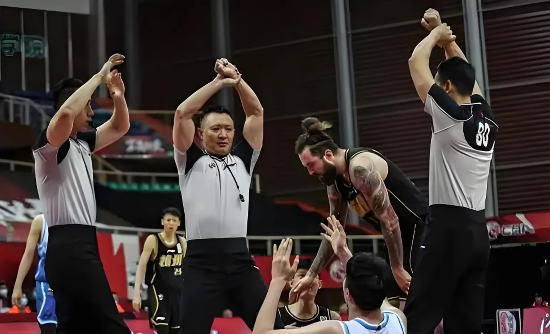 IM电竞 -CBA常规赛清晨再迎强敌，曼联迎来里程碑，主帅态度：态度坚定，轮换策略成焦点的简单介绍