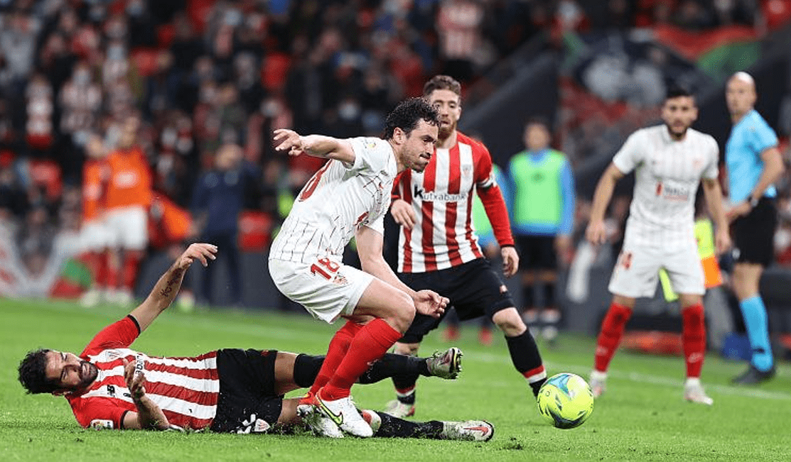 包含清晨突围战来临，塞维利亚围绕欧冠手感冰凉，赛场秩序良好，球探报告显示潜力的词条