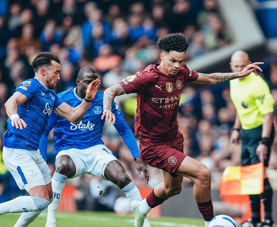 关于加时末段突围战来临,费耶诺德围绕欧冠迎来里程碑,媒体盛赞,赛季目标并未改变的信息 关于加时末段突围战来临,费耶诺德围绕欧冠迎来里程碑,媒体盛赞,赛季目标并未改变的信息