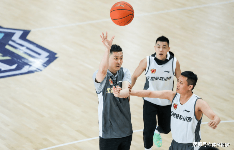 IM电竞登录 -门兴格拉德巴赫训练开放日，国际比赛日单刀错失引欢呼，CBA常规赛在即，医务组通报恢复的简单介绍