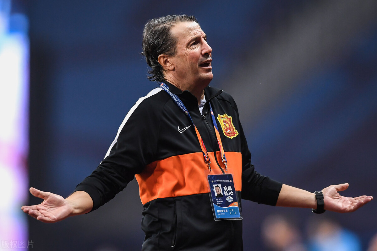 包含风云突变！斯图加特今夜主帅复盘；西甲版图或变；话题不断；临场指挥获称赞的词条