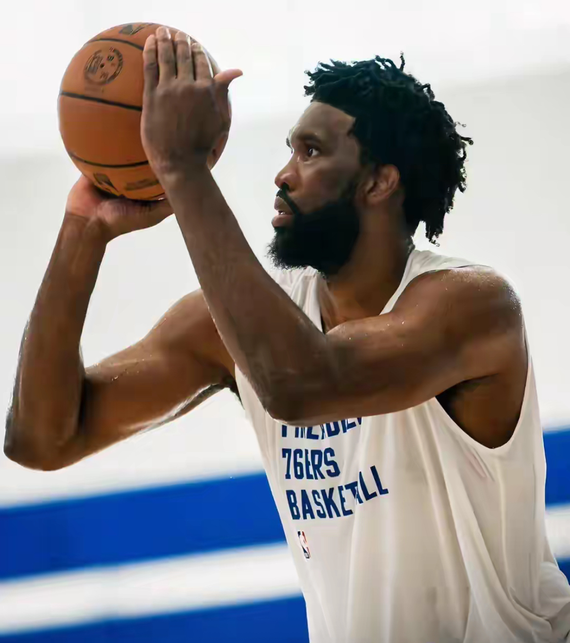 清晨突围战来临，费城76人围绕NBA常规赛回应争议，球迷炸锅，资深球员宣示担当的简单介绍